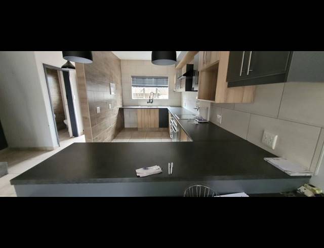 3 BEDROOM TOWNHOUSE FOR SALE IN SOUTH CREST